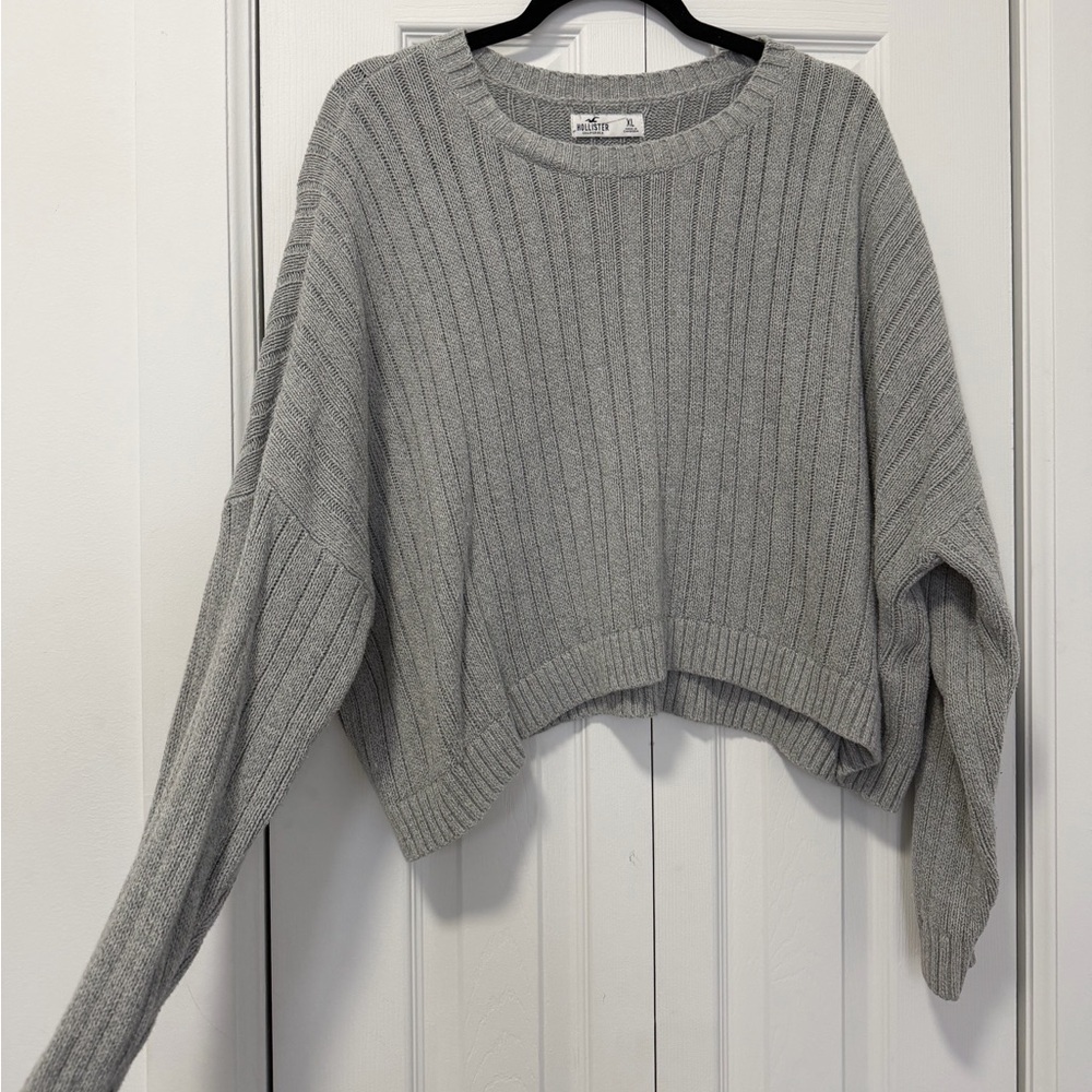 Hollister Men's Light Gray Crewneck Sweater